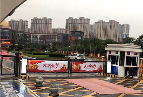 廣告道閘具有怎樣的性能特點