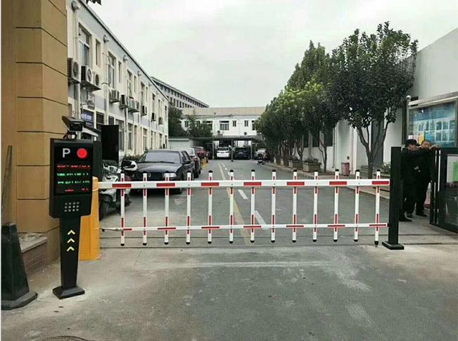 停車場(chǎng)車牌識(shí)別系統(tǒng)是停車場(chǎng)的高端體現(xiàn)