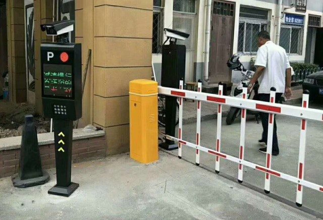 停車場系統(tǒng)車過道閘不落桿，怎么辦？